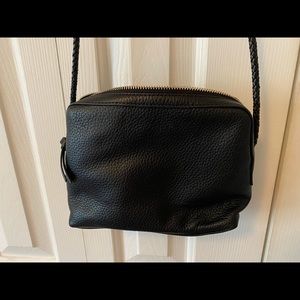 Crossbody handbag